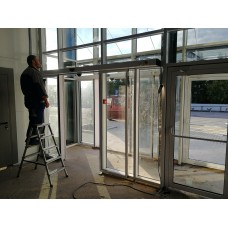 ВИДЕО Монтаж автоматической двери Объект Установка дверей DORMAKABA М.О. Солнечногорск, д. Кресты ул. Окружная, Автосалон	