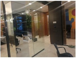 Продажа и Монтаж 3 автоматических раздвижных дверей в стоматологической клинике.  Мытная д. 7